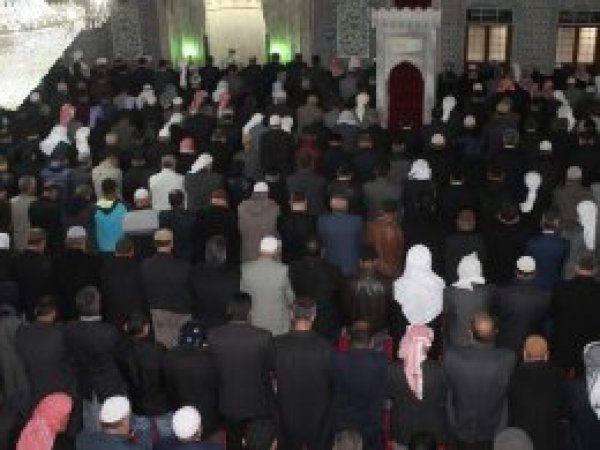 Görmez Şanlıurfa’da Cuma namazını kıldırdı