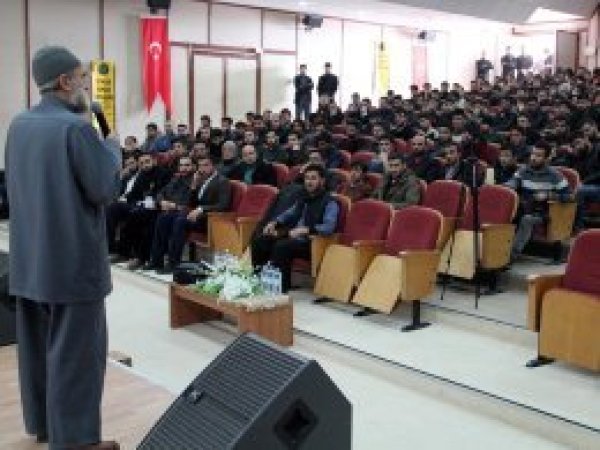 YYÜ’de "Günümüz İslam Gençliği" konulu seminer