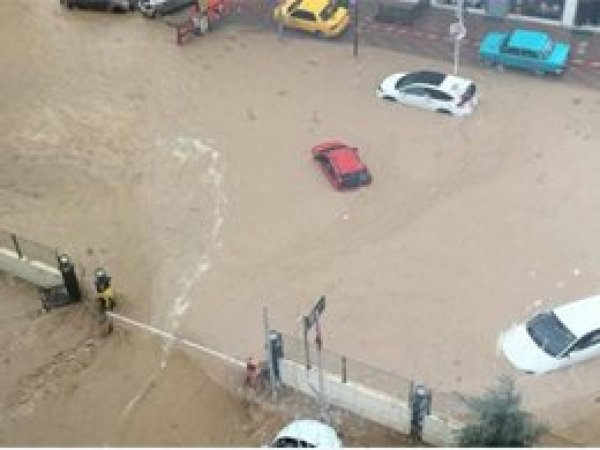 Şiddetli yağış Mersin'de okulları tatil ettirdi
