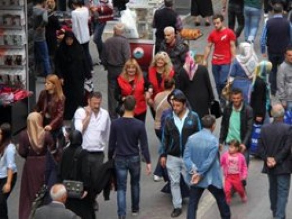 Türkiye Nüfusunun Yüzde 49,8'i Kadın