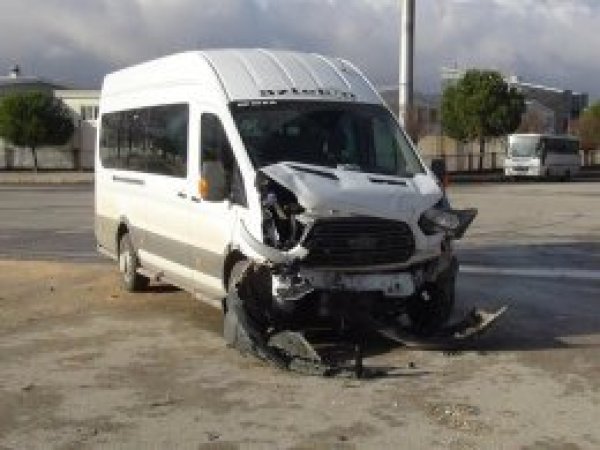 Gaziantepte işçi servisleri çarpıştı: 20 yaralı