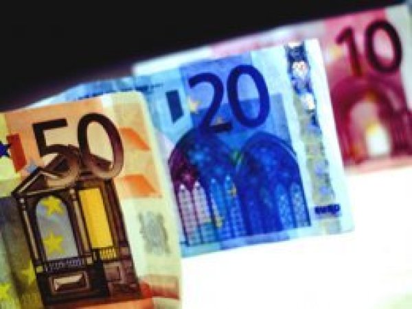 Hollanda gerginliği sonrası Euro 4 TL'nin üzerinde