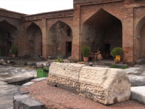 Kırmızı Medrese restorasyona alınmalı