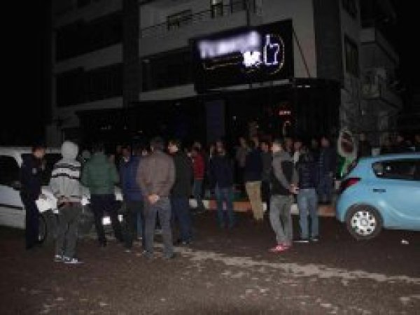 Mahallelinin tepki gösterdiği içkili kafe kapatıldı