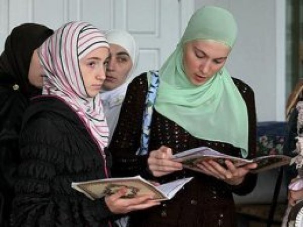 Çeçenistan'da okullarda başörtüsüne izin