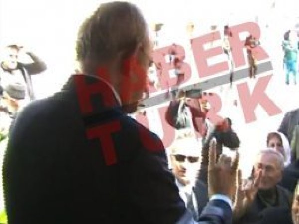 Kılıçdaroğlu'ndan bozkurt işareti
