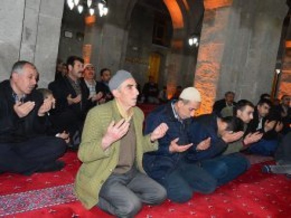Regaib Kandili Bitlis’te ihya edildi