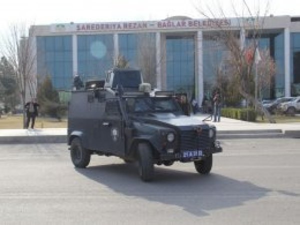 Diyarbakır Bağlar Belediyesine baskın
