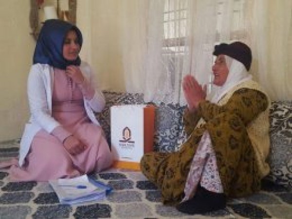 Tek başına yaşayan yaşlılara evde hizmet veriliyor