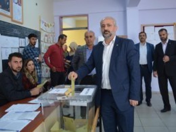 'Referandum yeni bir anayasa hazırlanmasına vesile olsun'