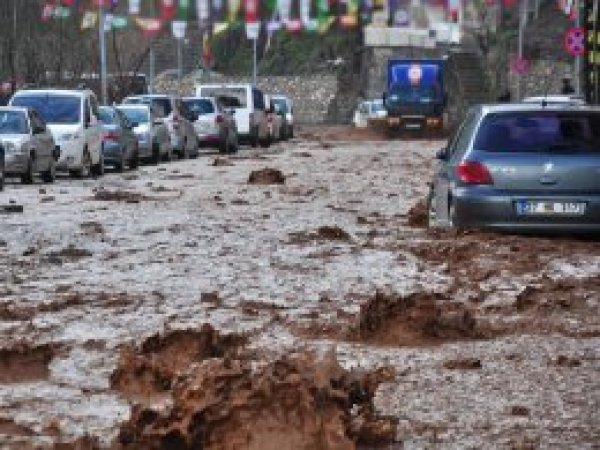 Bitlis sel felaketine teslim oldu