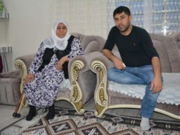 Sandık görevlileri yürüme engelli kadına zorluk çıkardı iddiası