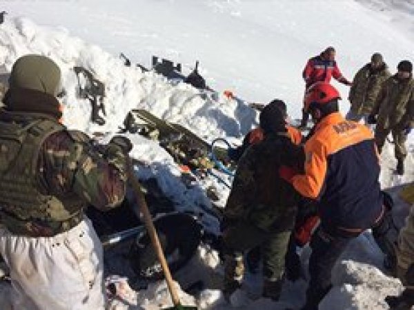12 kişinin cenazesi enkazdan çıkarıldı
