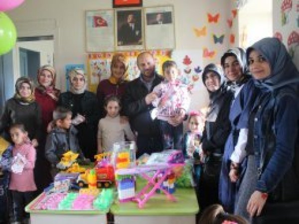 Üniversite öğrencilerinden örnek davranış