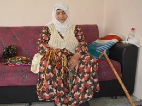 Yaşlı teyze, yüz milyon salâvat çekti