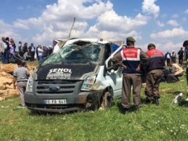 Şanlıurfa'da kamyonet devrildi: 4 ölü, 8 yaralı