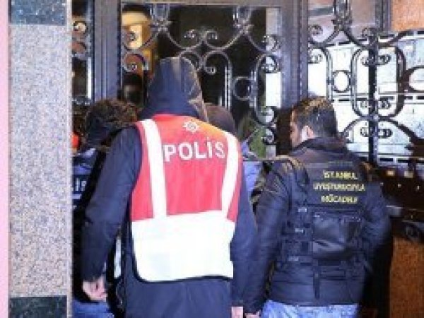 İstanbul'da eş zamanlı FETÖ operasyonu