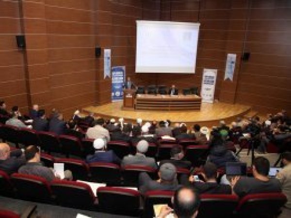 'Medrese ve üniversiteyi ayrı düşünmeyelim'