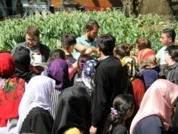 Bursa'da Mevlid etkinliğine güllerle davet