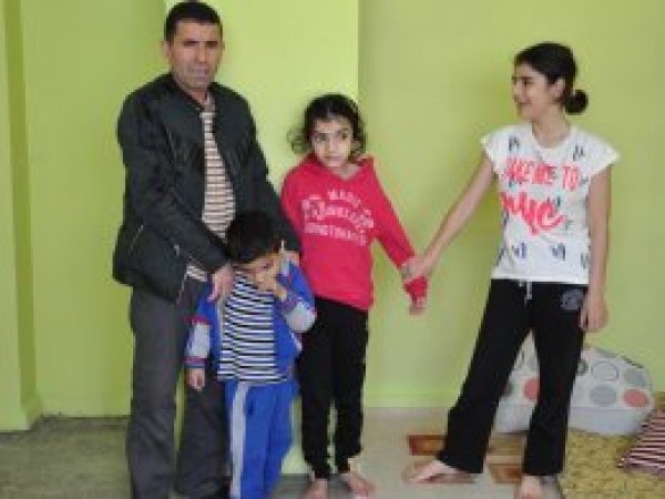 Çocukları engelli olan Suriyeli aile yardım bekliyor
