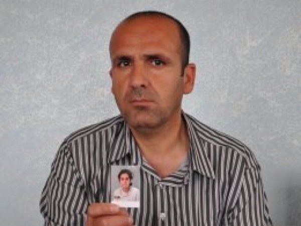 Kayıp kızının bulunmasını istiyor