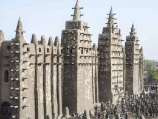 Mali Ulu Camii çamurla onarıldı 