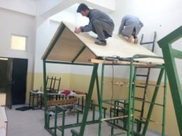 Okul harçlıklarını kamelya üreterek çıkarıyorlar
