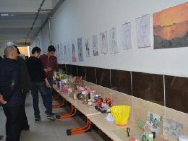 Suriyeli çocuklar savaşın acısını resmetti