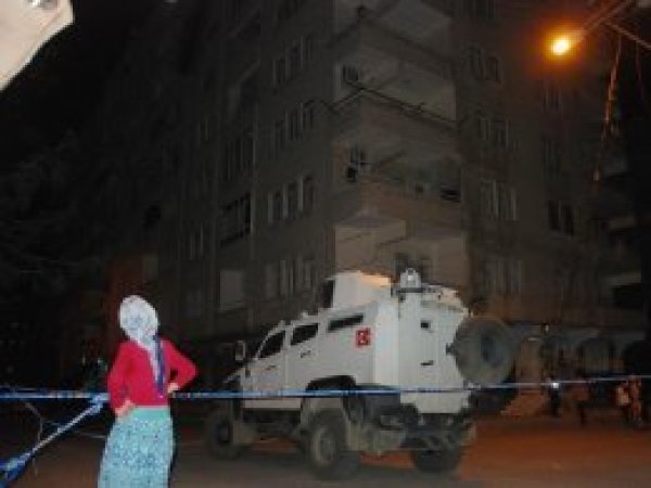 Bağlar'da bir apartman boşaltıldı