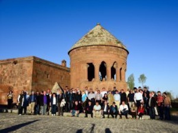 Bilim adamları Ahlat'ı gezdi