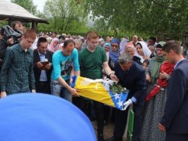 Bosna Savaşı'nın 7 kurbanı toprağa verildi