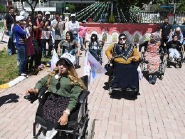 Engelliler hem yarıştı hem eğlendi