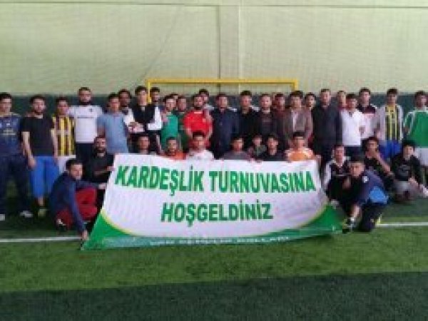 HÜDA PAR Gençlik Kollarından kardeşlik futbol turnuvası