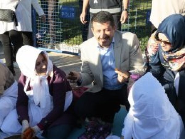Kadınlar çiğköfte rekoru kırdı