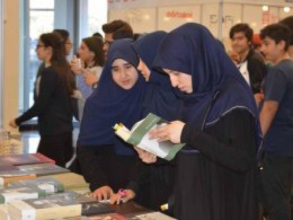 Kitap fuarına öğrencilerden yoğun ilgi