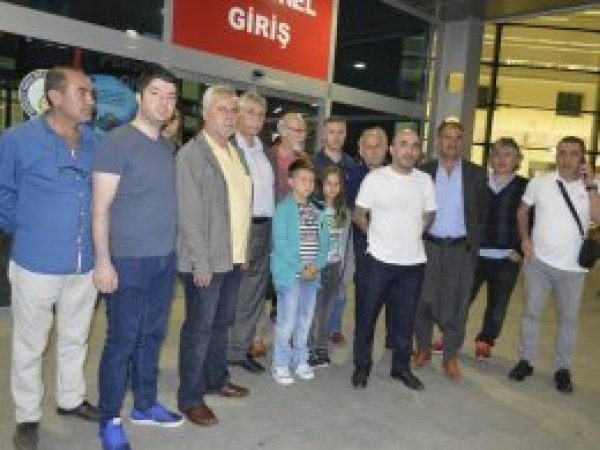 Mağdur yolculardan uçak firmasına tepki