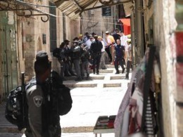 Siyonistler Filistinli bir genci şehid etti