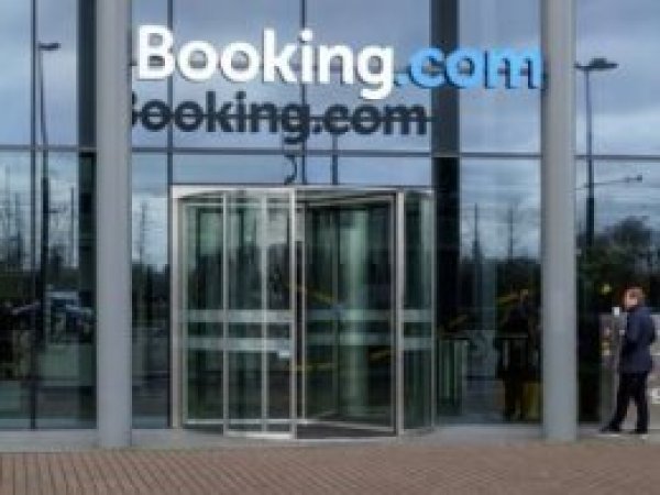 Zeybekci 'booking' yetkilileriyle görüştü