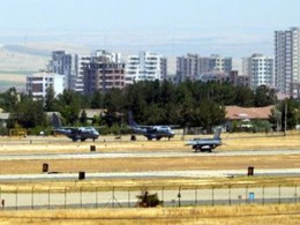 8'inci Ana Jet Üssü'nde saldırı girişimi