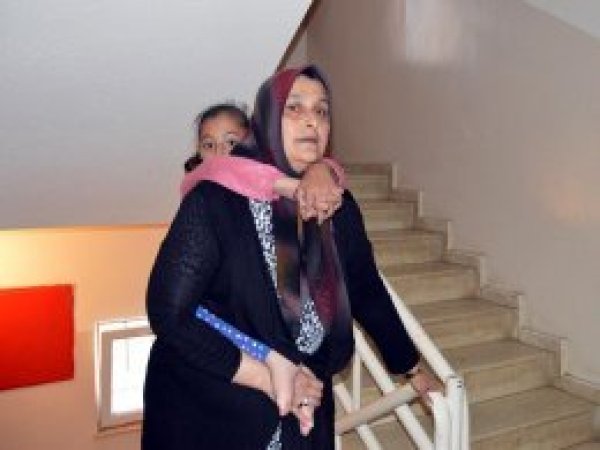 Fedakâr annenin asansör çilesi