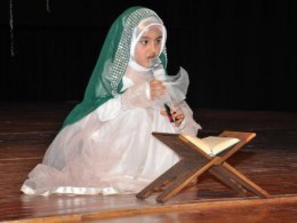 Kur’an talebesi minikler taçlandırıldı