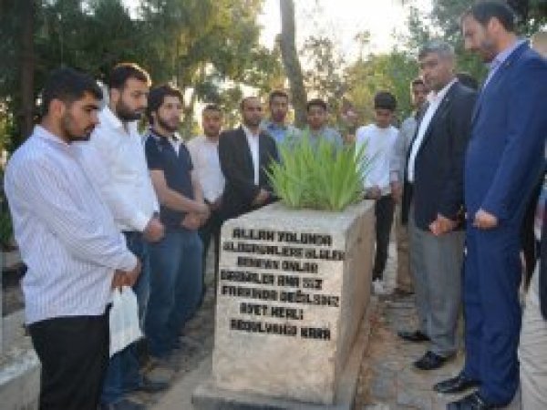Şehit Abdulvahid Kara kabri başında anıldı