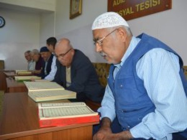 70 yaşında Kur'an öğrenme azmi