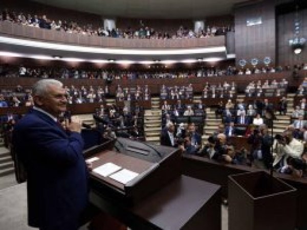 AK Parti Grup Başkanlığına Başbakan Yıldırım seçildi