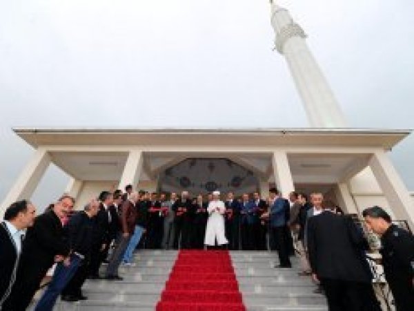 DİB Başkanı Görmez YYÜ'de cami açılışına katıldı