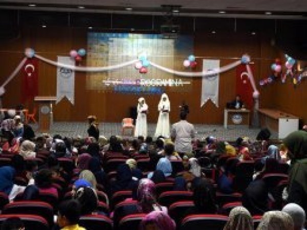 Kur'an-ı Kerim öğrenen miniklere diploma verildi