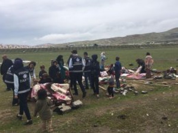 Van'da çadırda yaşayanlara müdahale