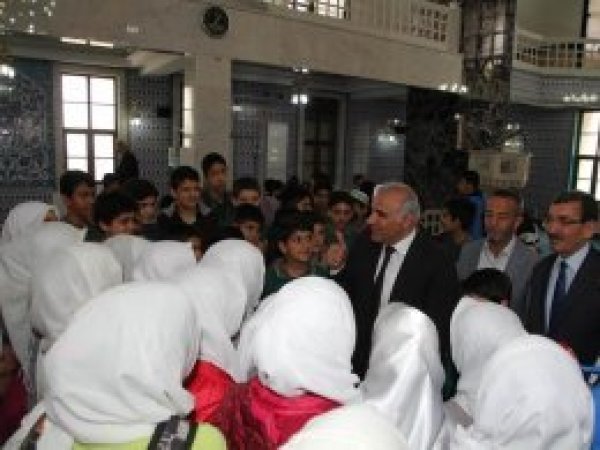 "Camideki çocuk sesi bahardaki kuş cıvıltıları gibidir"