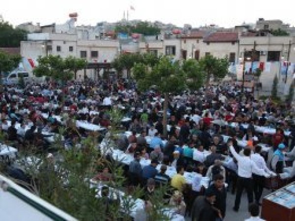 Binlerce vatandaş orucunu dualar eşliğinde açtı