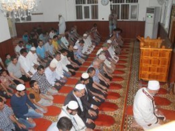 Hatimle teravih namazına her yaştan ilgi
